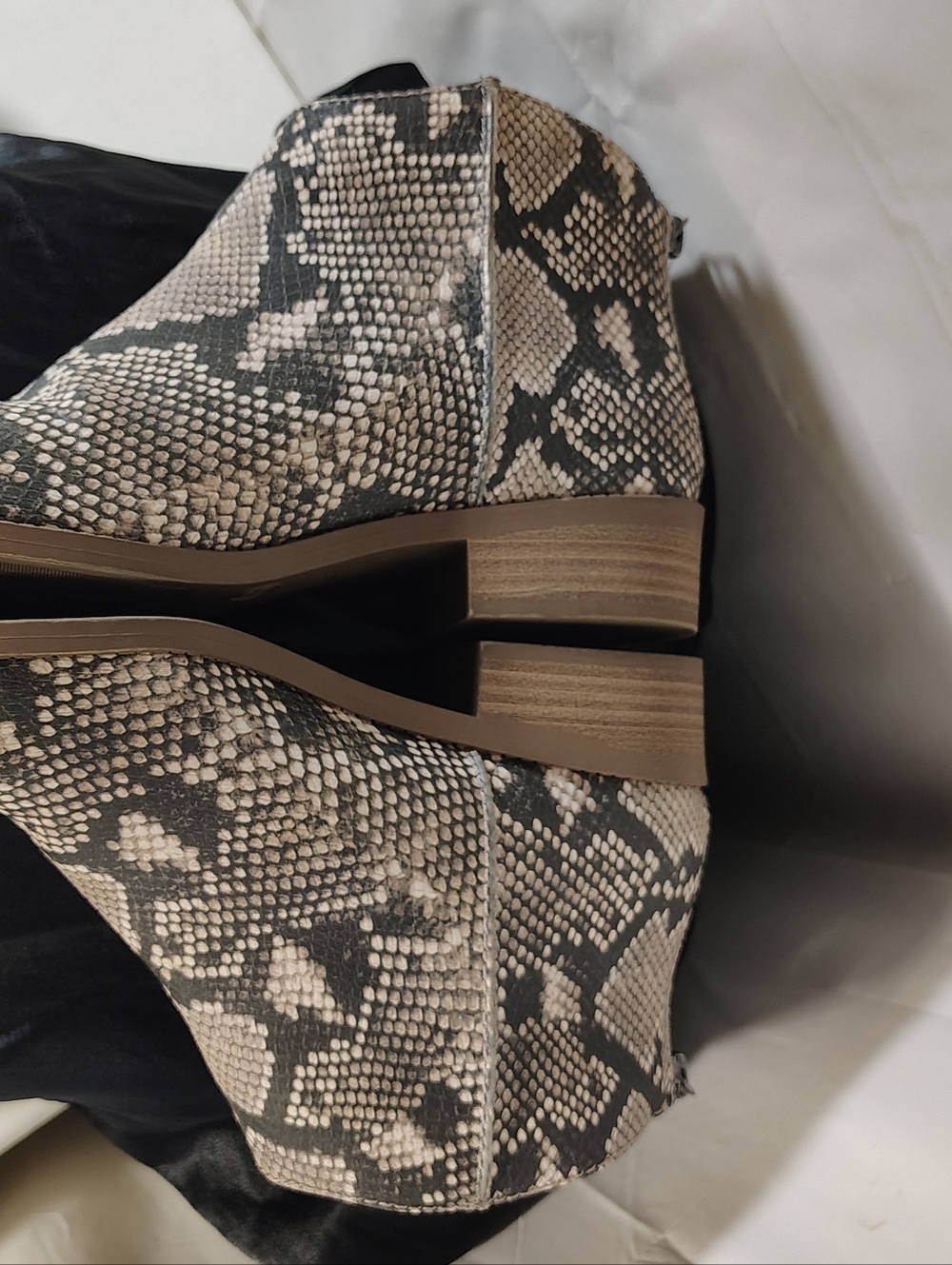 University Thread Boots - Picture 4 of 7
